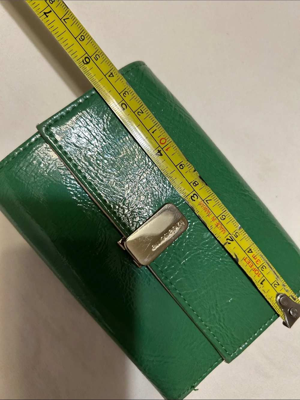 Liz Claiborne Emerald Green Leather Fold Wallet with Gold Tone Clasp